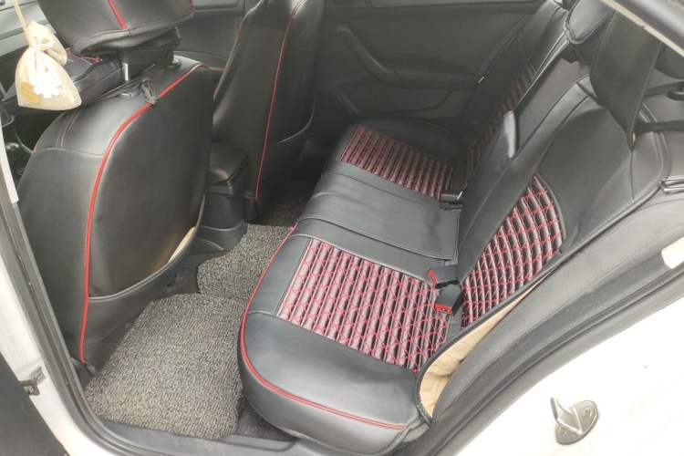 Used Volkswagen Santana 2016 1.6L Automatic Fashion Edition Interior 4
