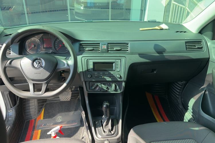 Used Volkswagen Santana 2016 1.6L Automatic Fashion Edition Interior 4