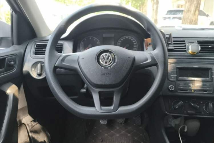 Used Volkswagen Santana 2016 1.6L Manual Fashion Edition Interior 4