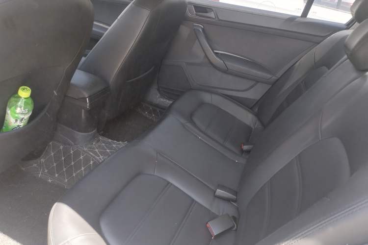 Used Volkswagen Santana 2016 1.6L Automatic Fashion Edition Interior 4