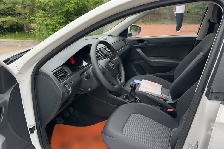 Used Volkswagen Santana 2016 1.6L Manual Fashion Edition Interior 4