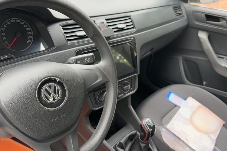 Used Volkswagen Santana 2016 1.6L Manual Fashion Edition Interior 5