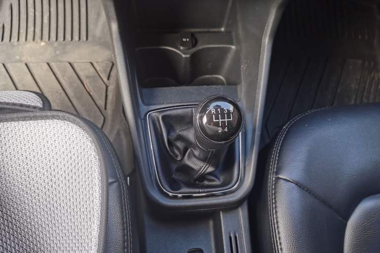 Used Volkswagen Santana 2016 1.6L Manual Fashion Edition Interior 6