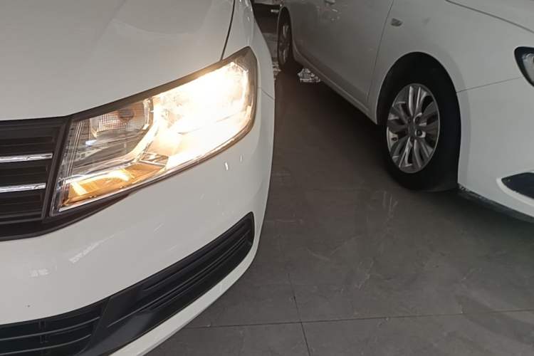 Used Volkswagen Santana 2016 1.6L Automatic Fashion Edition Left Front Headlight