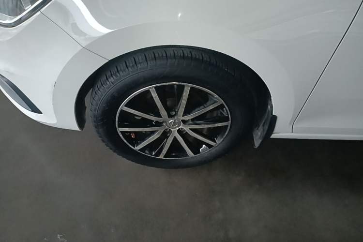Used Volkswagen Santana 2016 1.6L Manual Fashion Edition Left Front Wheel Hub