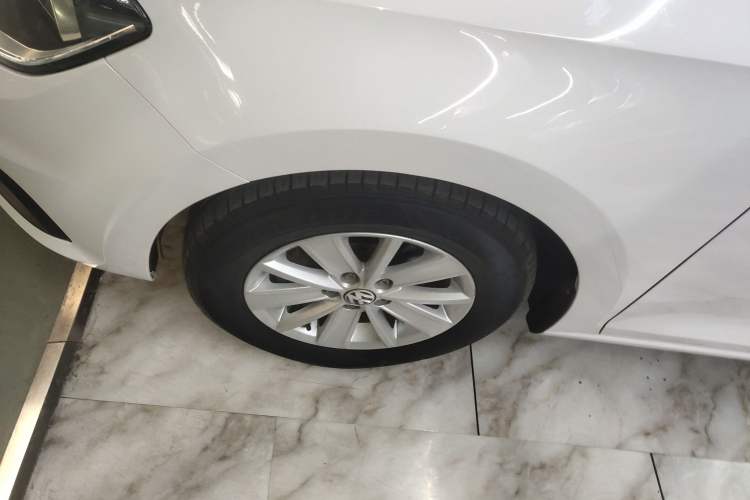 Used Volkswagen Santana 2016 1.6L Automatic Fashion Edition Left Front Wheel Hub