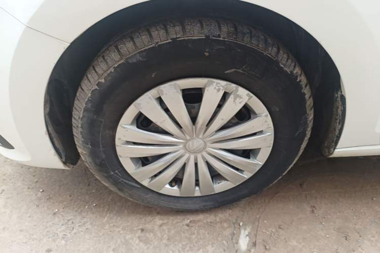 Used Volkswagen Santana 2016 1.6L Manual Fashion Edition Left Front Wheel Hub
