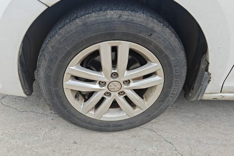 Used Volkswagen Santana 2016 1.6L Manual Fashion Edition Left Front Wheel Hub
