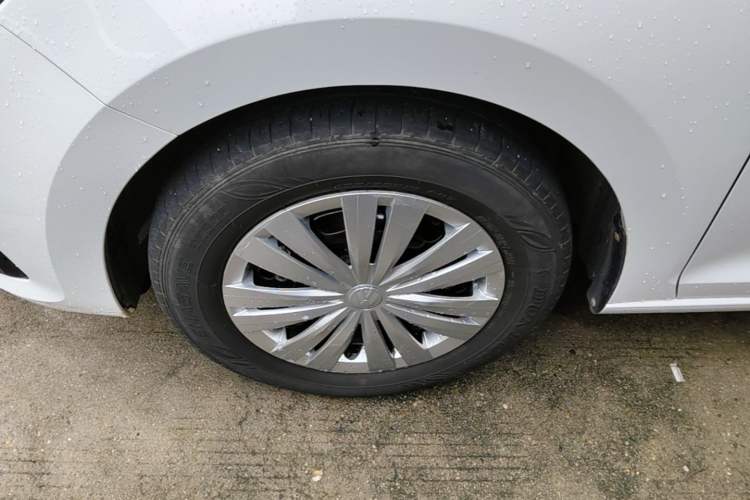 Used Volkswagen Santana 2016 1.6L Automatic Fashion Edition Left Front Wheel Hub