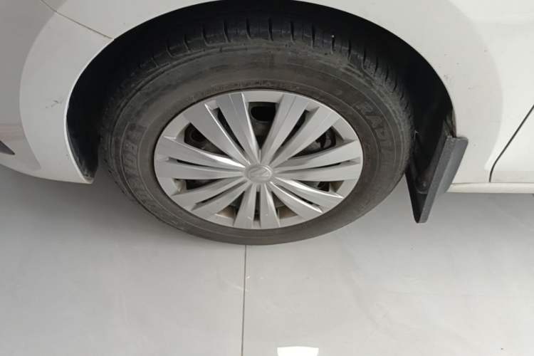 Used Volkswagen Santana 2016 1.6L Manual Fashion Edition Left Front Wheel Hub