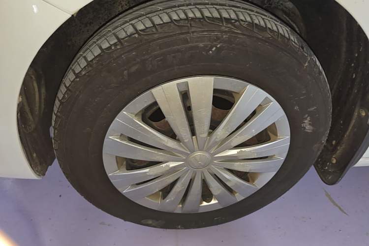 Used Volkswagen Santana 2016 1.6L Automatic Fashion Edition Left Front Wheel Hub