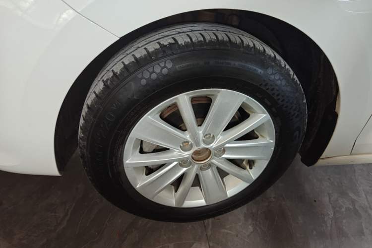 Used Volkswagen Santana 2016 1.6L Automatic Fashion Edition Left Front Wheel Hub