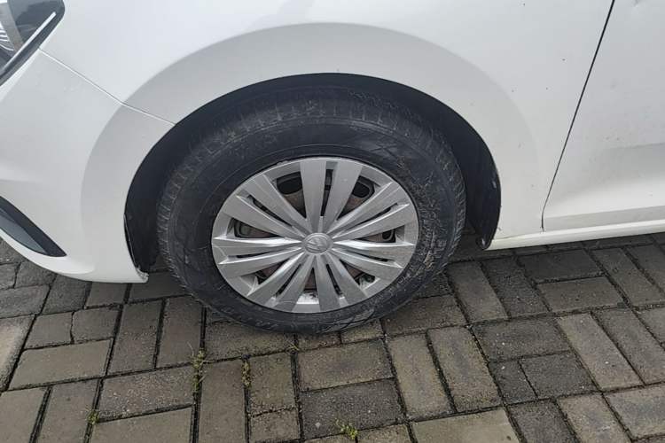 Used Volkswagen Santana 2016 1.6L Automatic Fashion Edition Left Front Wheel Hub