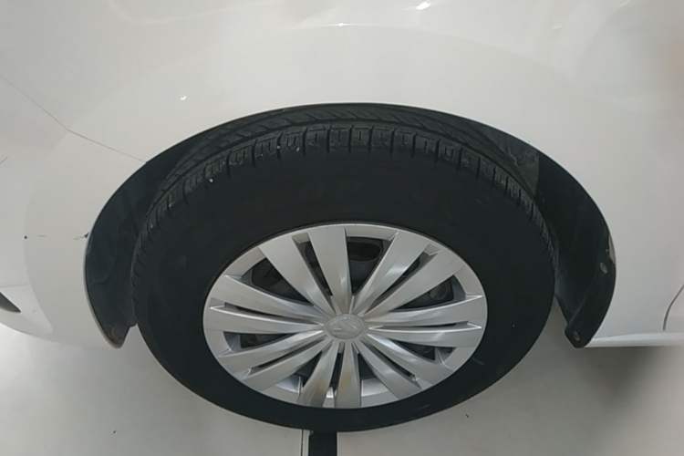 Used Volkswagen Santana 2016 1.6L Automatic Fashion Edition Left Front Wheel Hub