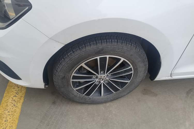 Used Volkswagen Santana 2016 1.4L Manual Fashion Edition Left Front Wheel Hub