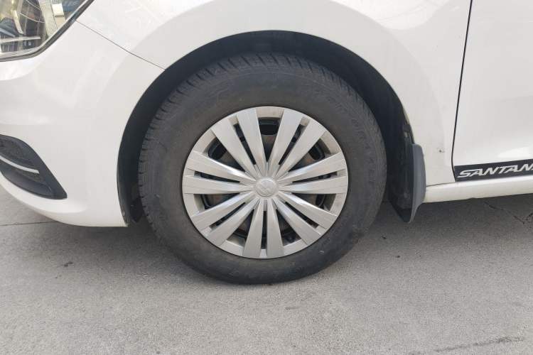 Used Volkswagen Santana 2016 1.6L Manual Fashion Edition Exterior 4