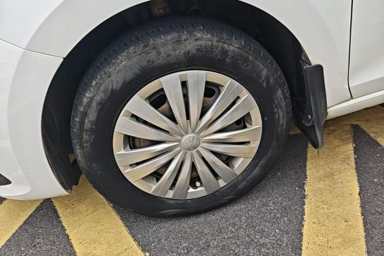 Used Volkswagen Santana 2016 1.6L Automatic Fashion Edition Left Front Wheel Hub