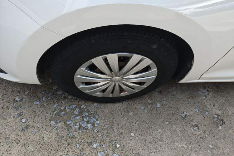 Used Volkswagen Santana 2016 1.6L Automatic Fashion Edition Left Front Wheel Hub