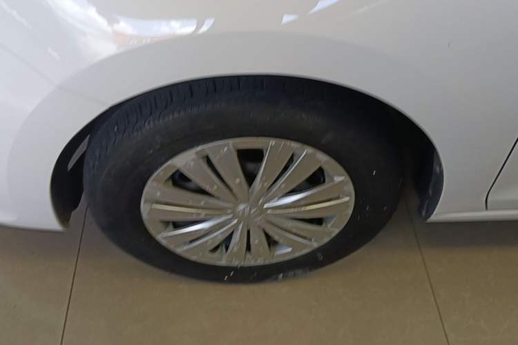 Used Volkswagen Santana 2016 1.6L Automatic Fashion Edition Left Front Wheel Hub