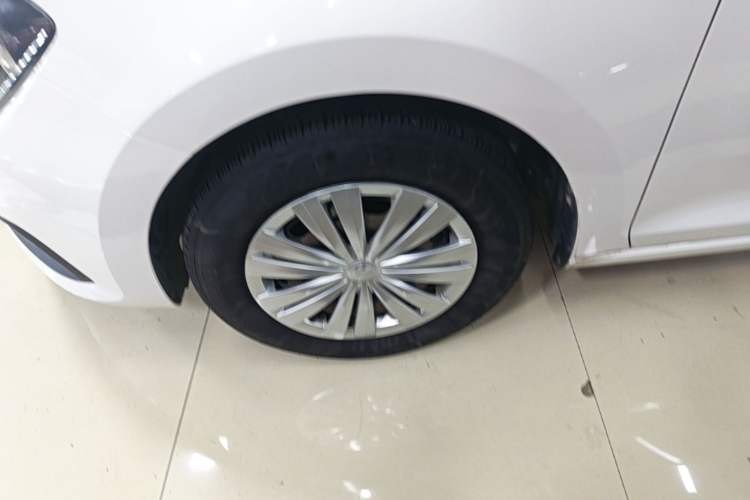 Used Volkswagen Santana 2016 1.6L Automatic Fashion Edition Left Front Wheel Hub