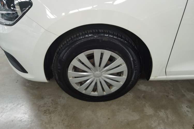 Used Volkswagen Santana 2016 1.4L Manual Fashion Edition Left Front Wheel Hub