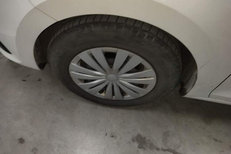 Used Volkswagen Santana 2016 1.6L Manual Fashion Edition Left Front Wheel Hub