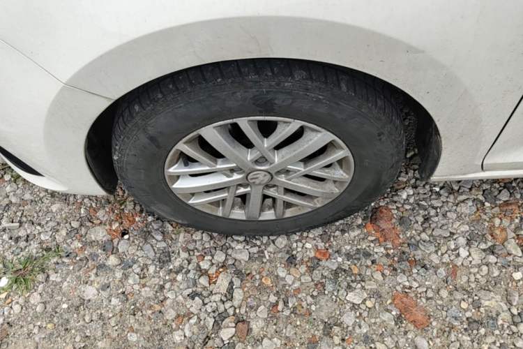 Used Volkswagen Santana 2016 1.6L Automatic Fashion Edition Left Front Wheel Hub