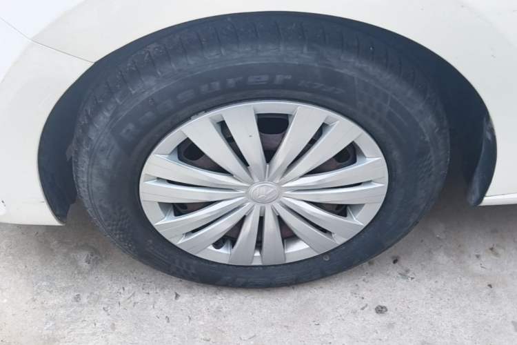 Used Volkswagen Santana 2016 1.6L Automatic Fashion Edition Left Front Wheel Hub