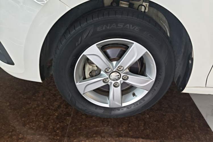 Used Volkswagen Santana 2016 1.6L Automatic Fashion Edition Left Front Wheel Hub