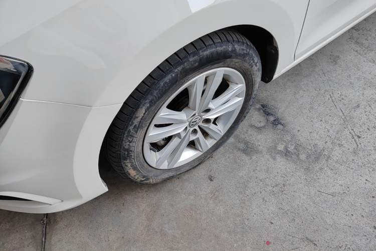 Used Volkswagen Santana 2016 1.6L Automatic Comfort Edition Left Front Wheel Hub