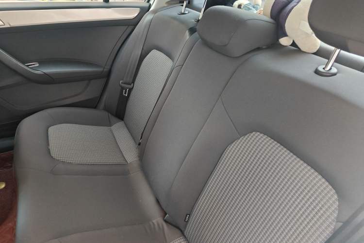Used Volkswagen Santana 2016 1.6L Automatic Fashion Edition Left Rear Seat