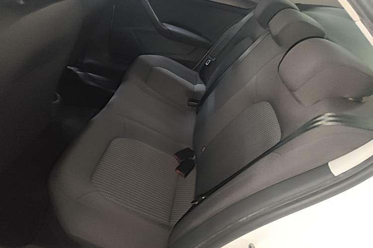 Used Volkswagen Santana 2016 1.6L Automatic Fashion Edition Left Rear Seat