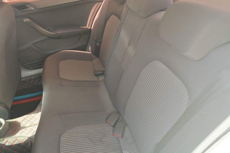 Used Volkswagen Santana 2016 1.6L Automatic Fashion Edition Left Rear Seat
