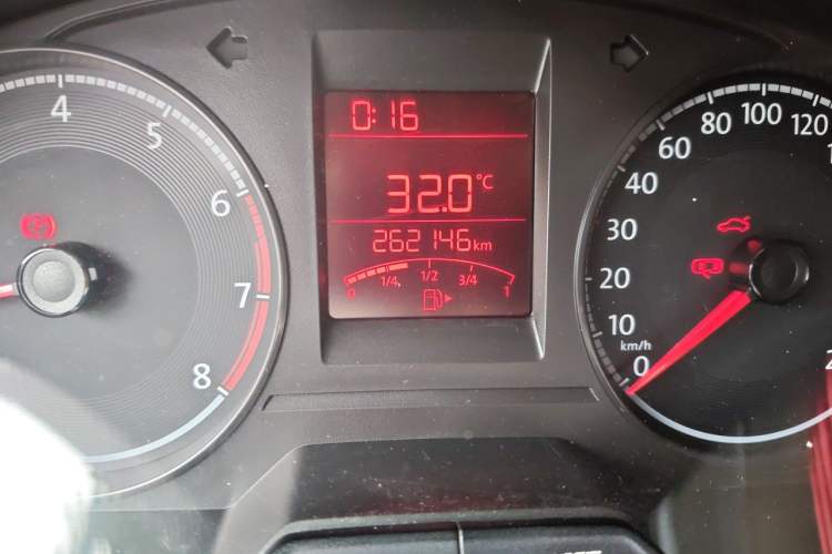 Used Volkswagen Santana 2016 1.6L Manual Fashion Edition Odometer Close Up