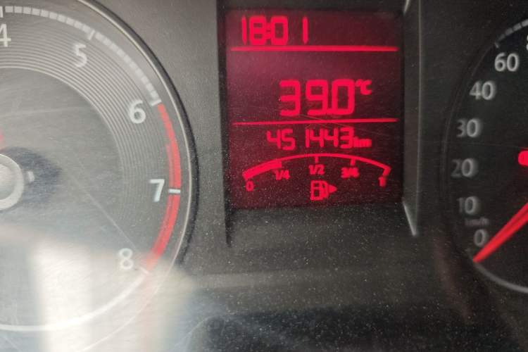 Used Volkswagen Santana 2016 1.6L Manual Fashion Edition Odometer Close Up