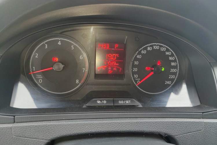 Used Volkswagen Santana 2016 1.6L Automatic Fashion Edition Odometer Close Up