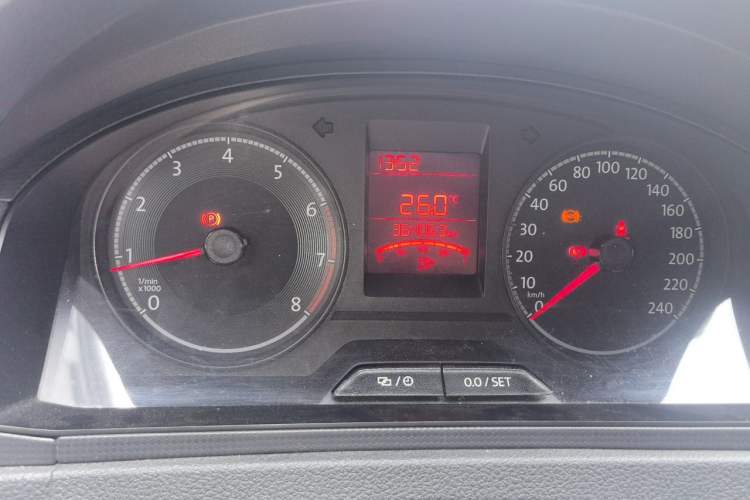 Used Volkswagen Santana 2016 1.6L Manual Fashion Edition Odometer Close Up