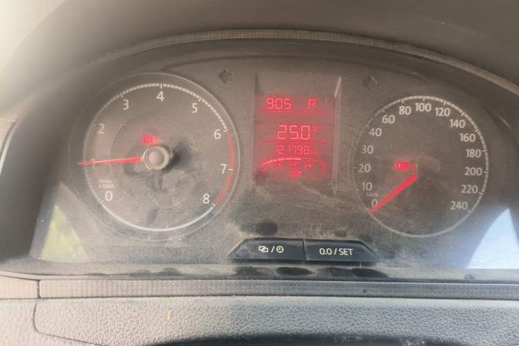 Used Volkswagen Santana 2016 1.6L Automatic Fashion Edition Odometer Close Up
