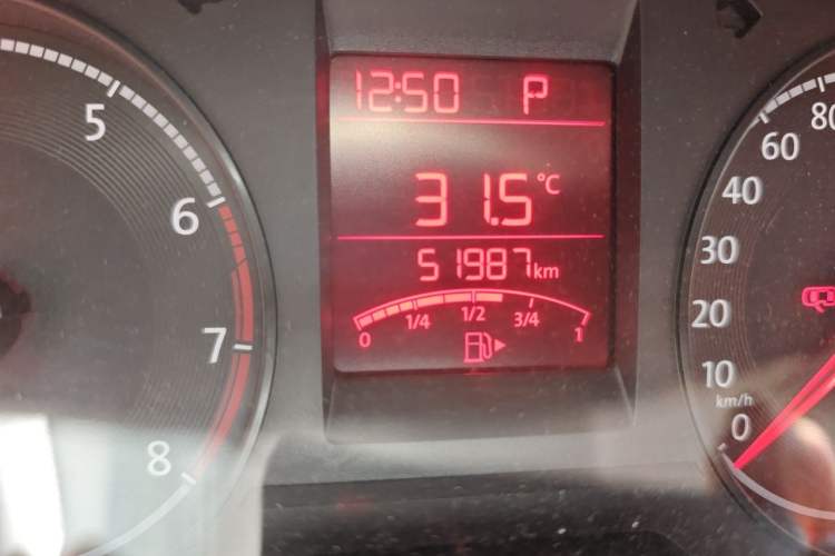 Used Volkswagen Santana 2016 1.6L Automatic Fashion Edition Odometer Close Up