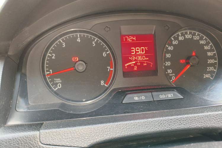 Used Volkswagen Santana 2016 1.6L Manual Fashion Edition Odometer Close Up