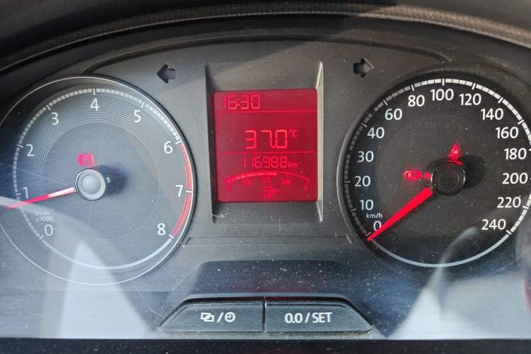 Used Volkswagen Santana 2016 1.6L Manual Fashion Edition Odometer Close Up