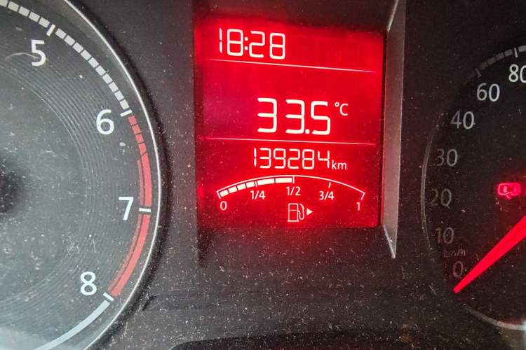 Used Volkswagen Santana 2016 1.4L Manual Fashion Edition Odometer Close Up