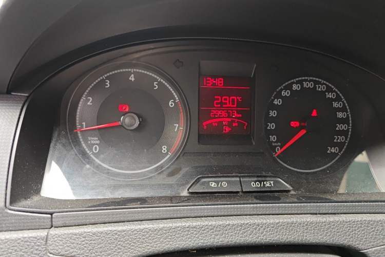 Used Volkswagen Santana 2016 1.6L Manual Fashion Edition Odometer Close Up