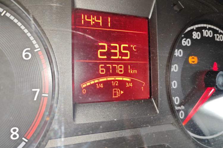 Used Volkswagen Santana 2016 1.6L Manual Fashion Edition Odometer Close Up
