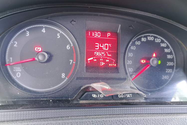Used Volkswagen Santana 2016 1.6L Automatic Fashion Edition Odometer Close Up