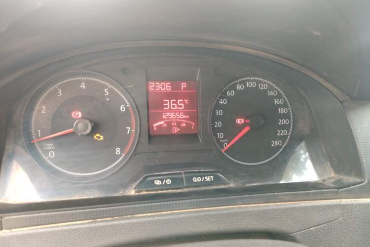 Used Volkswagen Santana 2016 1.6L Automatic Fashion Edition Odometer Close Up