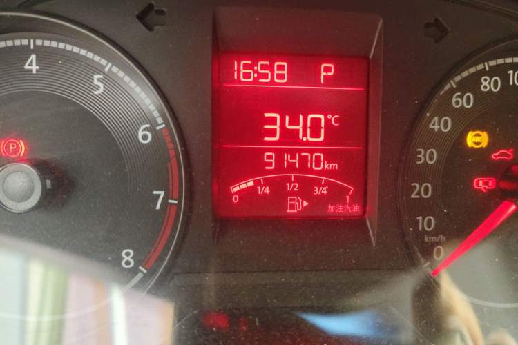 Used Volkswagen Santana 2016 1.6L Automatic Fashion Edition Odometer Close Up