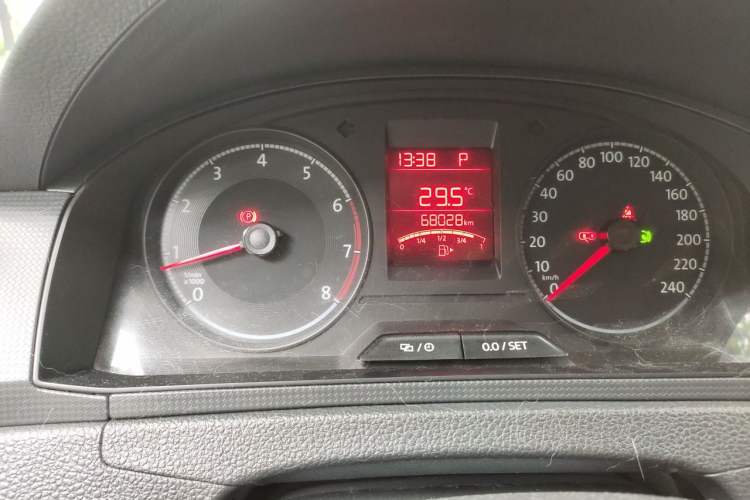 Used Volkswagen Santana 2016 1.6L Automatic Fashion Edition Odometer Close Up