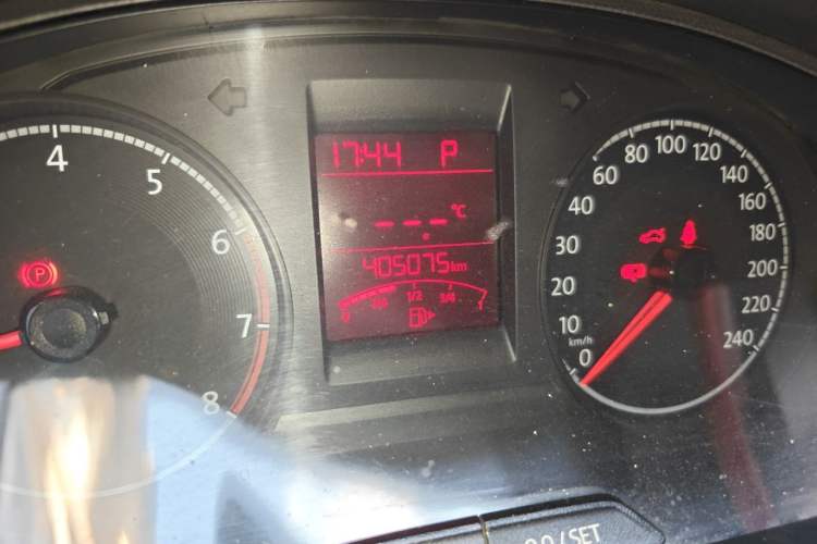 Used Volkswagen Santana 2016 1.6L Automatic Fashion Edition Odometer Close Up