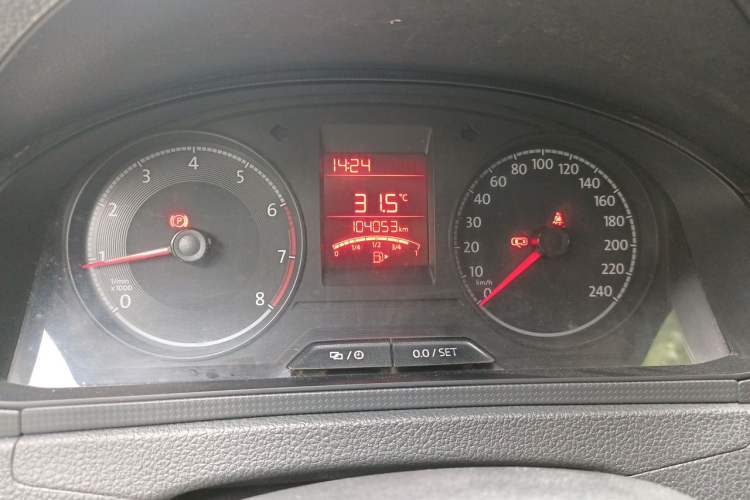 Used Volkswagen Santana 2016 1.4L Manual Fashion Edition Odometer Close Up